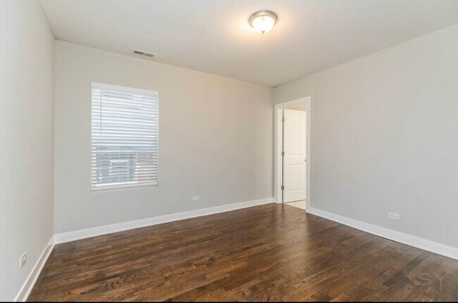 Building Photo - 2610 W 24th St