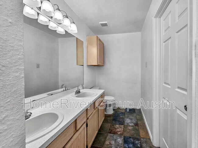 Foto del edificio - 1269 Hilltop Dr