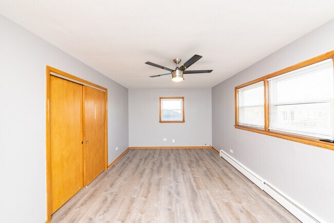 Foto del edificio - 5834 W Montrose Ave