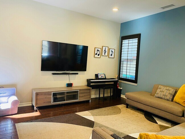 Building Photo - 2582 Tea Leaf Lane