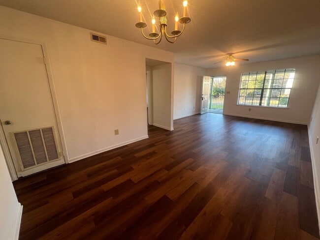 Photo - 621 E 33rd St Apartment