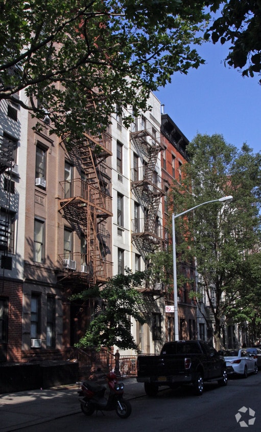 412 E 83rd ¡St - 412 E 83rd St