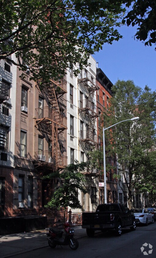 Building Photo - 412 E 83rd St