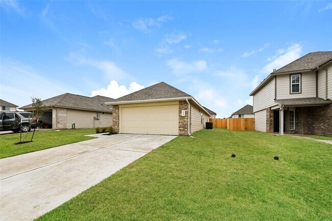 Building Photo - 303 Fallow Deer Dr