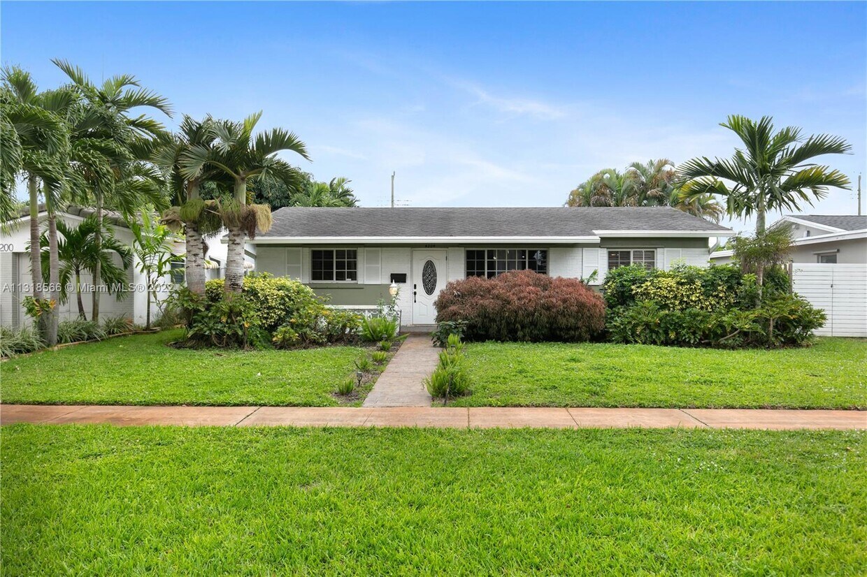 Foto principal - 4204 Van Buren St