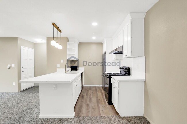 Building Photo - 2501 W Sunflower Ave