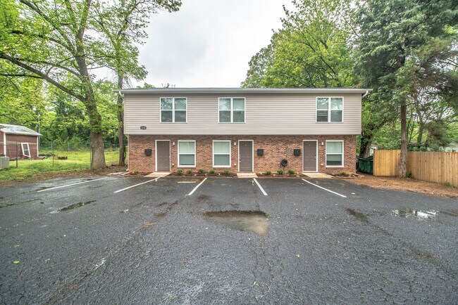 Building Photo - 1800 Berryhill Rd.