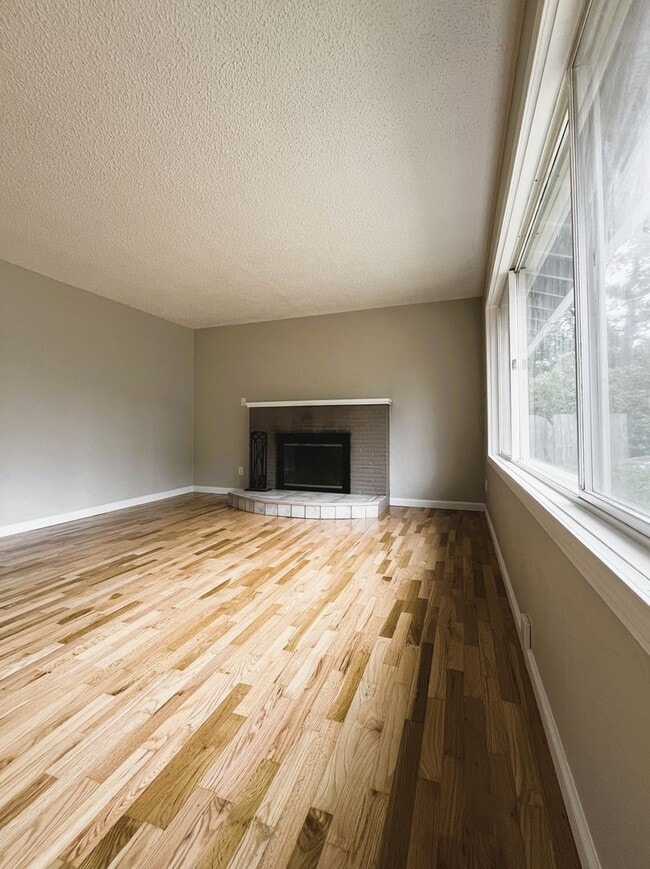 Building Photo - (OWE) 3 bed 2 bath home in Cal Young Neigh...
