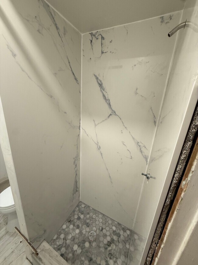 Foto del edificio - 1700 Le Roy Ave