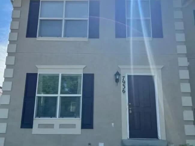 Building Photo - "Spacious 4-Bedroom Townhouse in Eagle Mou...