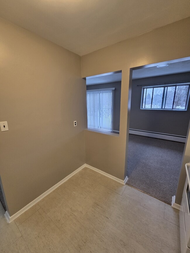 Building Photo - 10 Esson St