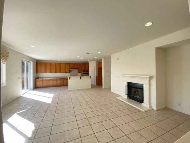 Building Photo - Mediterranean-style 4-bedroom in Seaside Highlands!