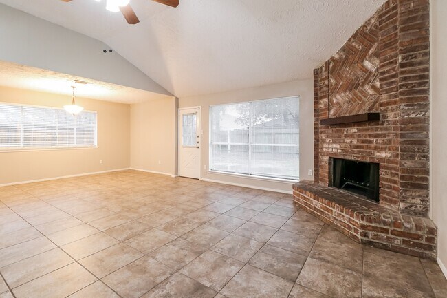 Foto del edificio - 3435 Cheaney Dr