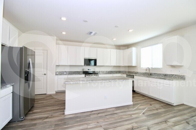 Foto del edificio - 36601 W San Ildefanso Ave