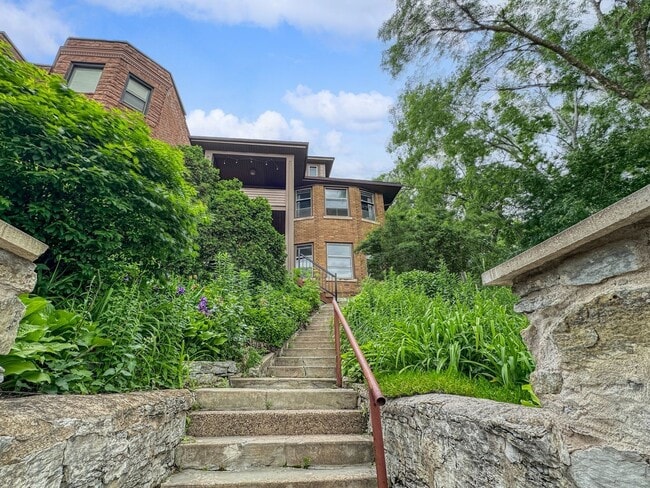 Building Photo - 331 Ramsey St