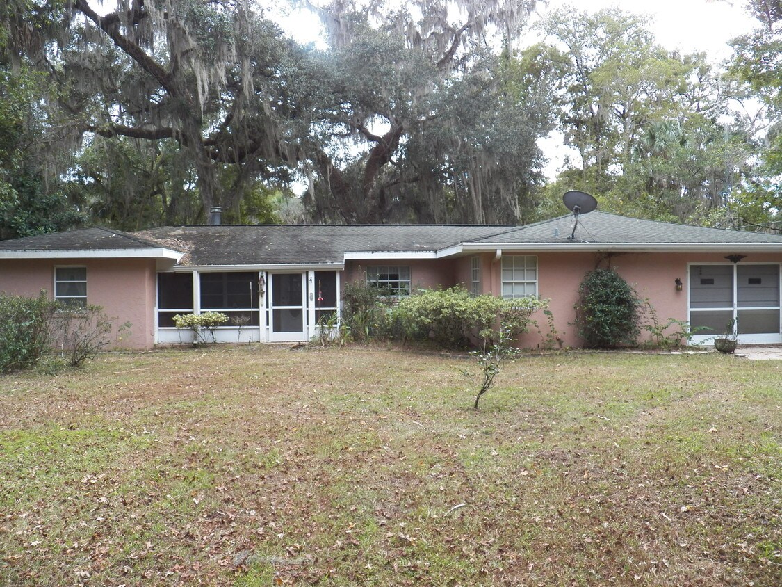 Primary Photo - 221 Cove Rd