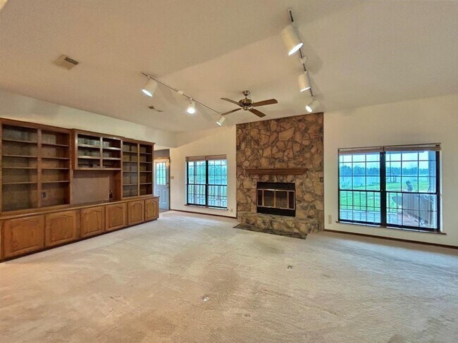 Foto del edificio - 225 County Rd 744
