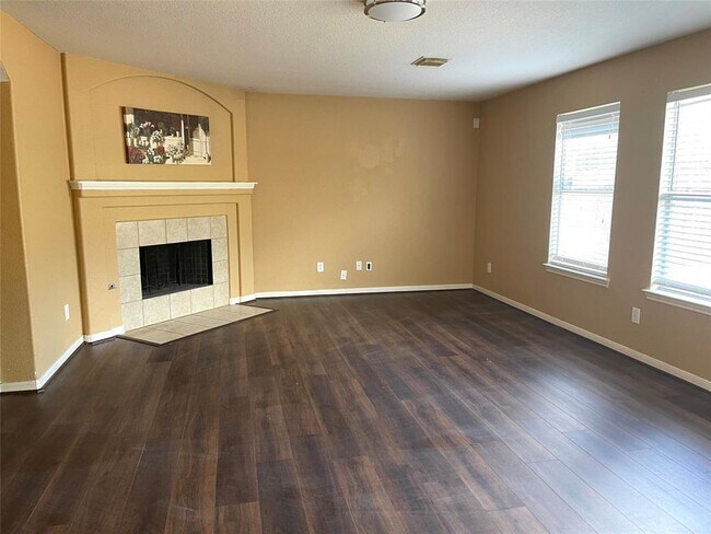 Foto del edificio - 5011 Moss Garden Ln