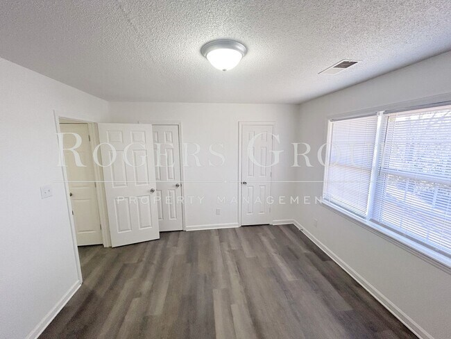 Foto del edificio - #450 - 228-230 Wilmington Ave Duplex