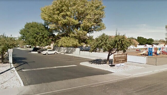 Building Photo - 451 N Broadway St