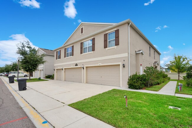 Foto del edificio - Spacious 3-Bdrm Townhome in Orlando's Gate...