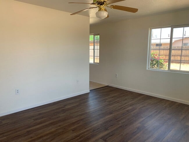 Building Photo - Great 2 bedroom 1 bathroom home in northeast Mesa