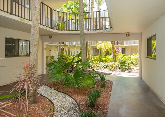 Foto del edificio - 5220 Las Verdes Cir