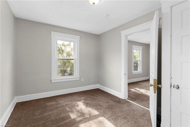 Foto del edificio - 2064 Halstead Ave