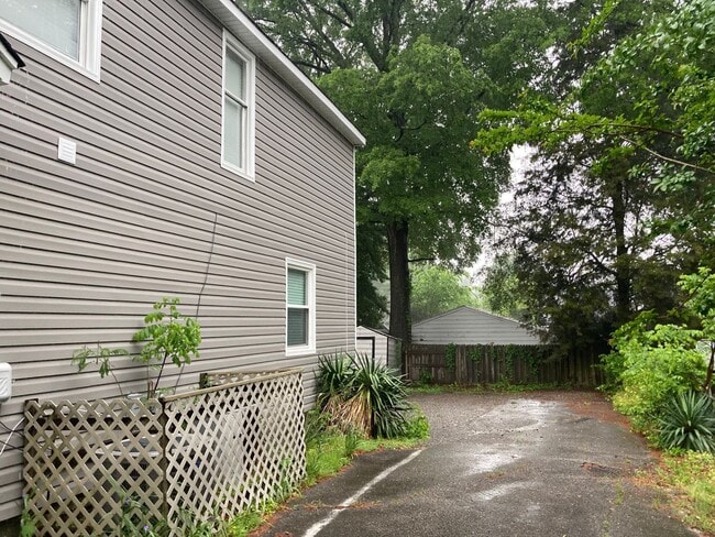 Building Photo - 913 Hamilton Ave