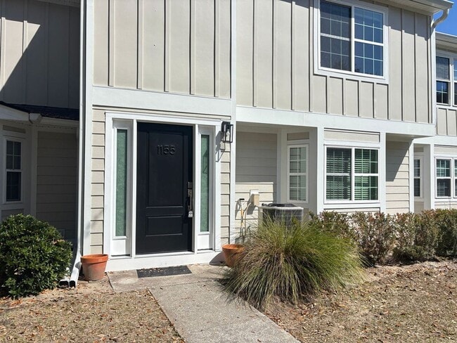 Building Photo - Available now. Beautiful, REMODELED 3 BR/2 BA in the Heart of Mt Pleasant!