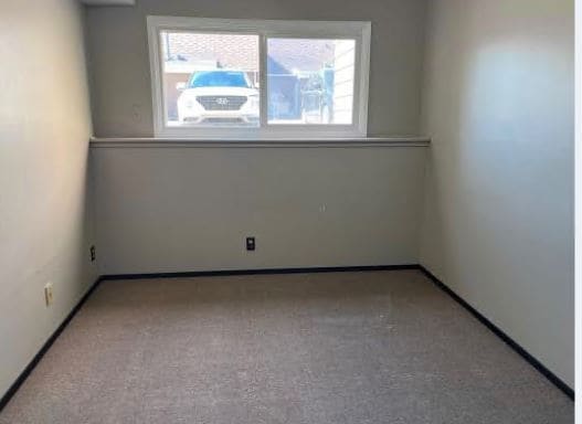 Building Photo - 3 bed 1.5 bath - Large unit - closer to Olds College