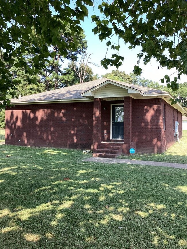Building Photo - 124 W Nipper St