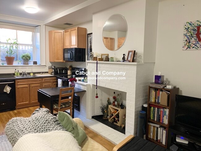 Building Photo - 139 Beacon St