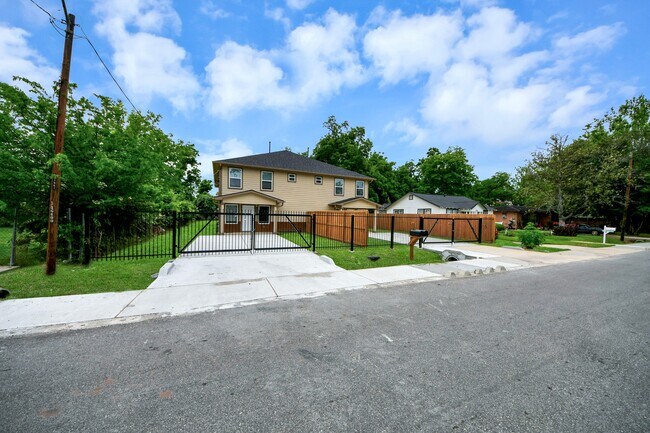 Building Photo - 2430 Dolly Wright St