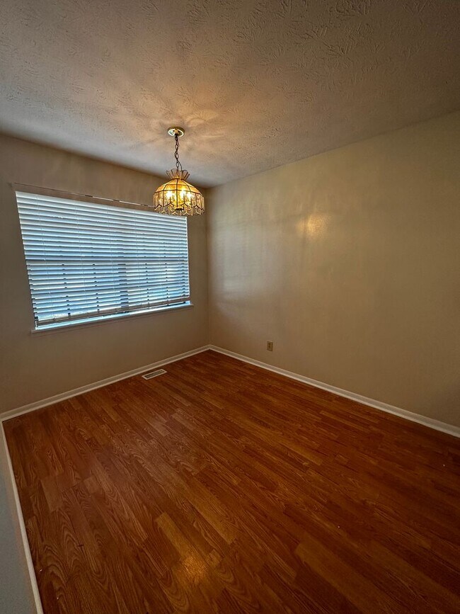 Building Photo - 1618 Circle Dr