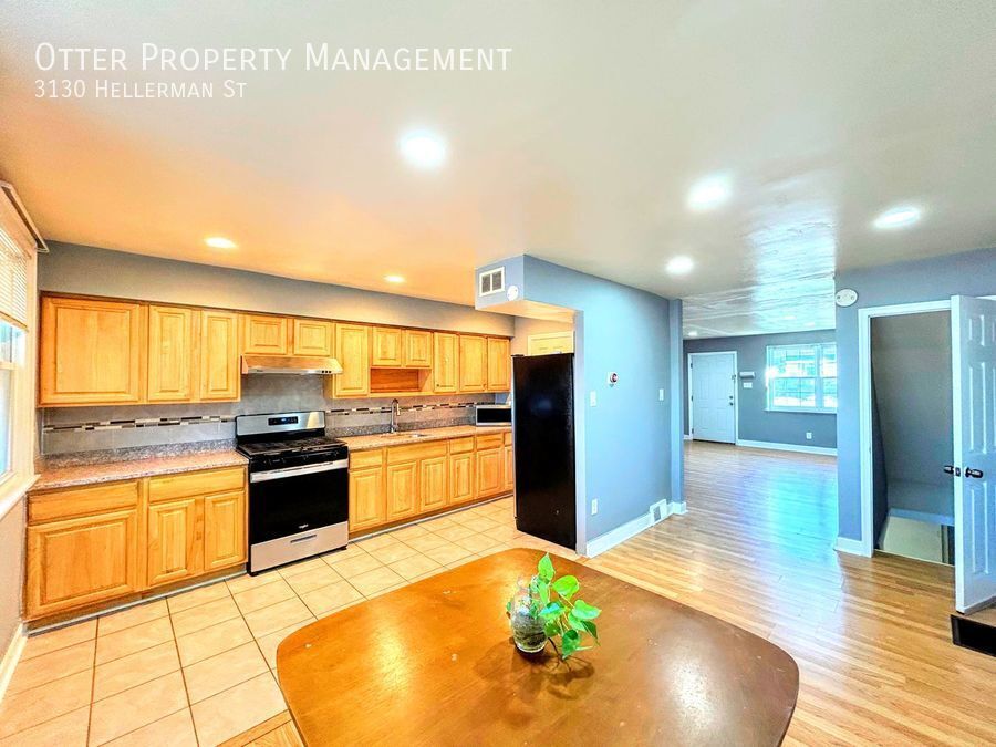 Primary Photo - 3BR/2BA Home with Private Driveway, Garage...