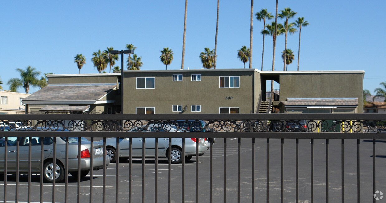 Building Photo - Duke & Duchess