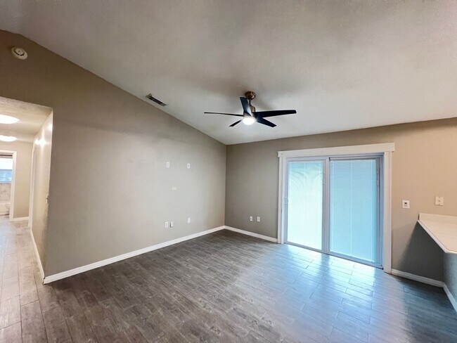 Building Photo - BEAUTIFUL 3 Bedroom 2 Bathroom home in Apopka