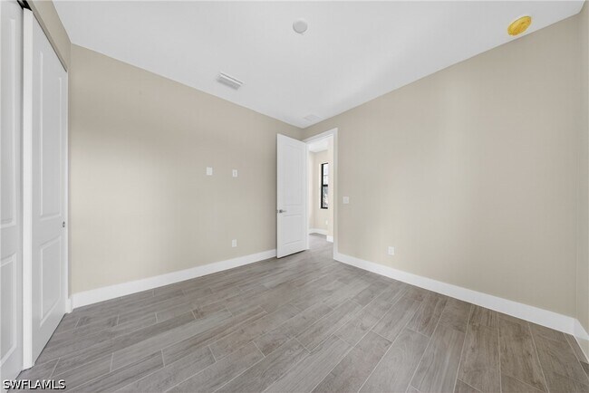 Foto del edificio - 1204 Moore Ave