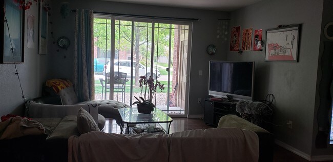 Foto del edificio - 2450 Windrow Dr