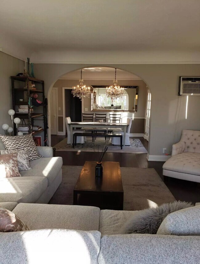 Foto del edificio - 360 N Curson Ave