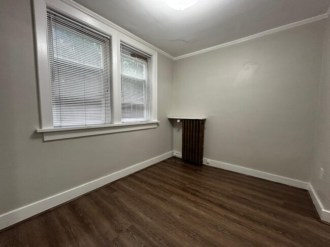 Building Photo - 1086 W 10th Ave
