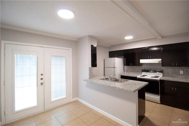 Foto del edificio - 10 Fern Ave W