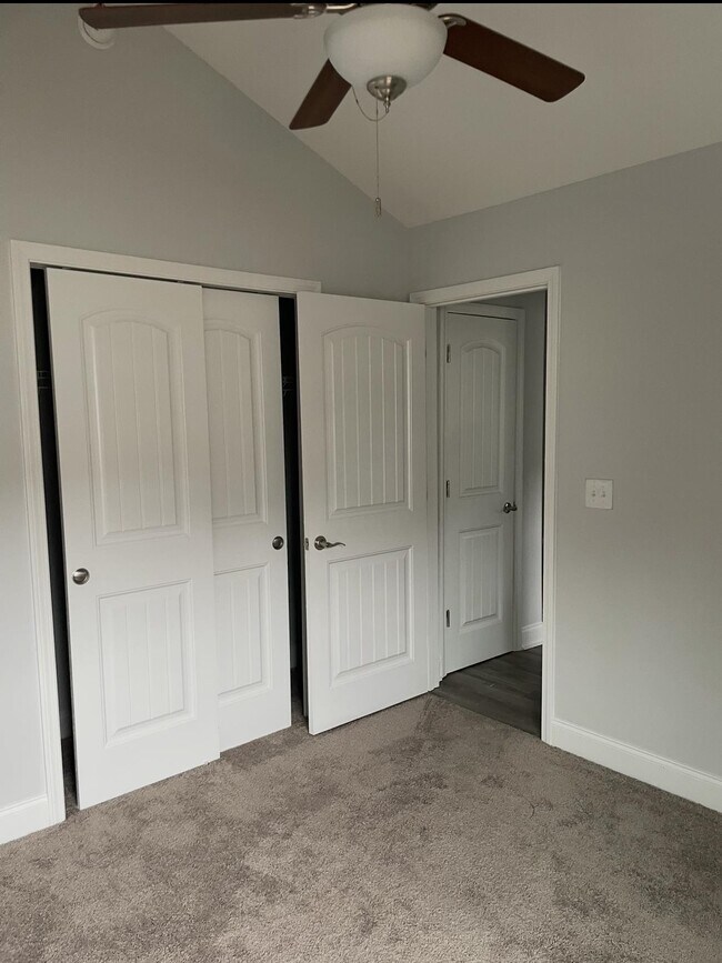 Foto del edificio - 947 Cygnet Dr