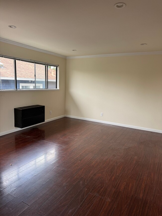 Building Photo - 27 Stevens Pl