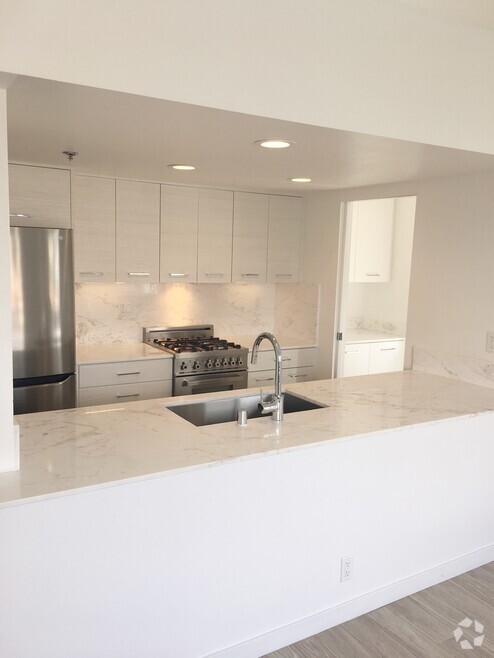 Building Photo - 8600 Burton Way