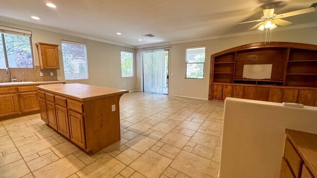 Building Photo - Discover your dream home in the heart of H...