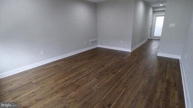 Building Photo - 2038 Dorrance St