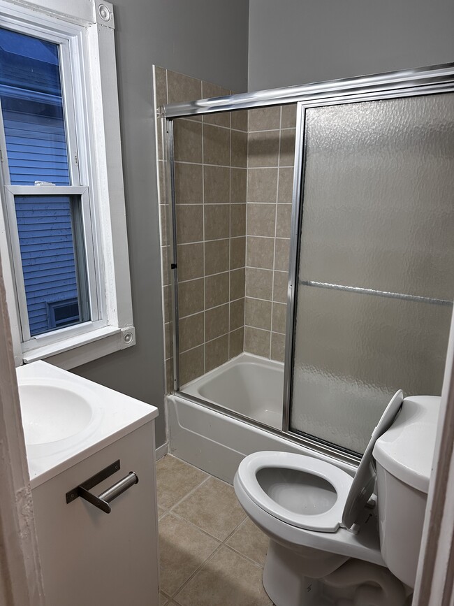 bathroom - 1704 Tyler St NE