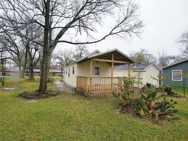 Building Photo - 2104 N Galveston Ave